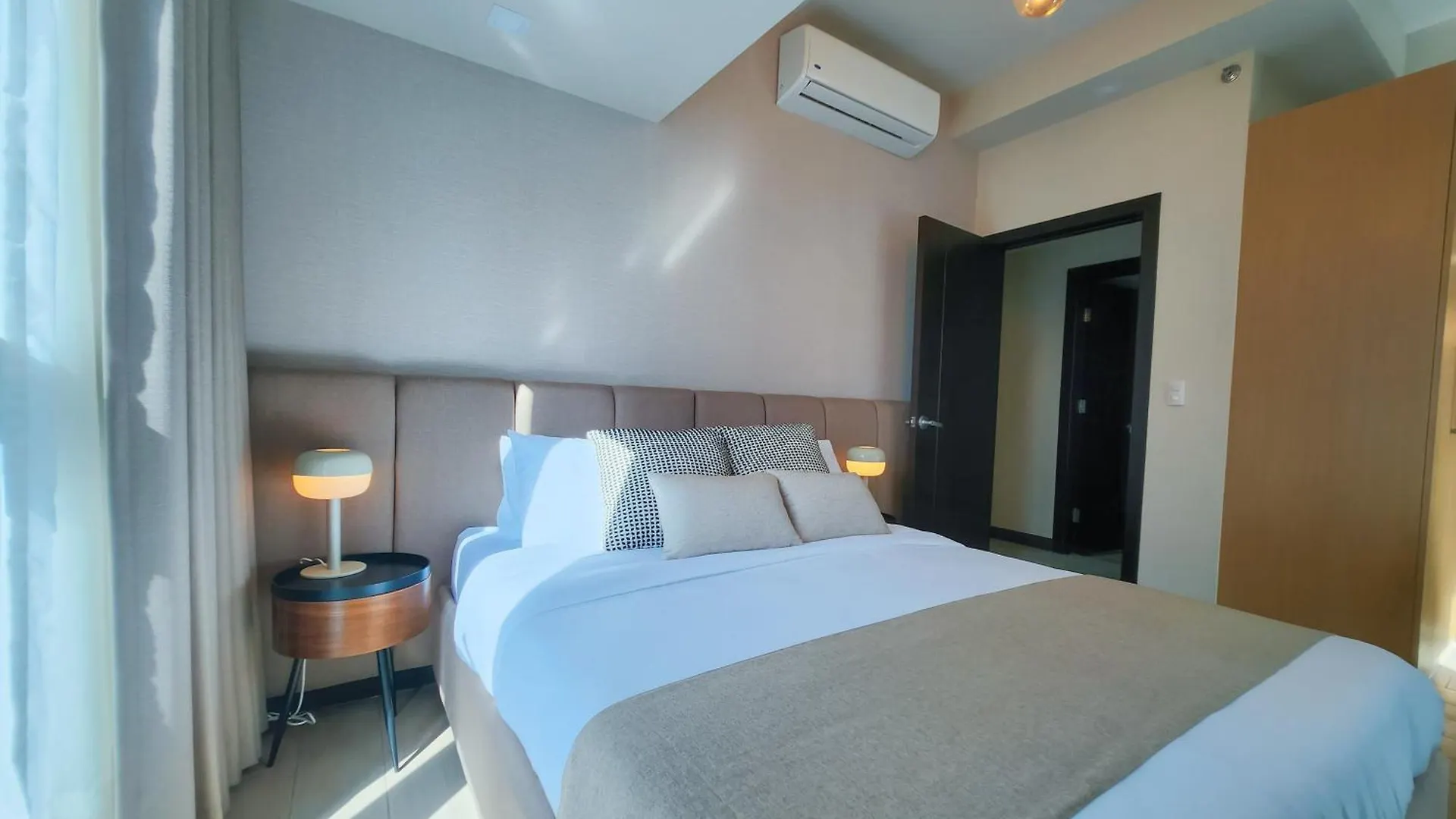Luxestaysmnl Stylish Family 2Br Suite Poolgym 400Mbps Wifi Netflx Amazing City View Makati City 0*,