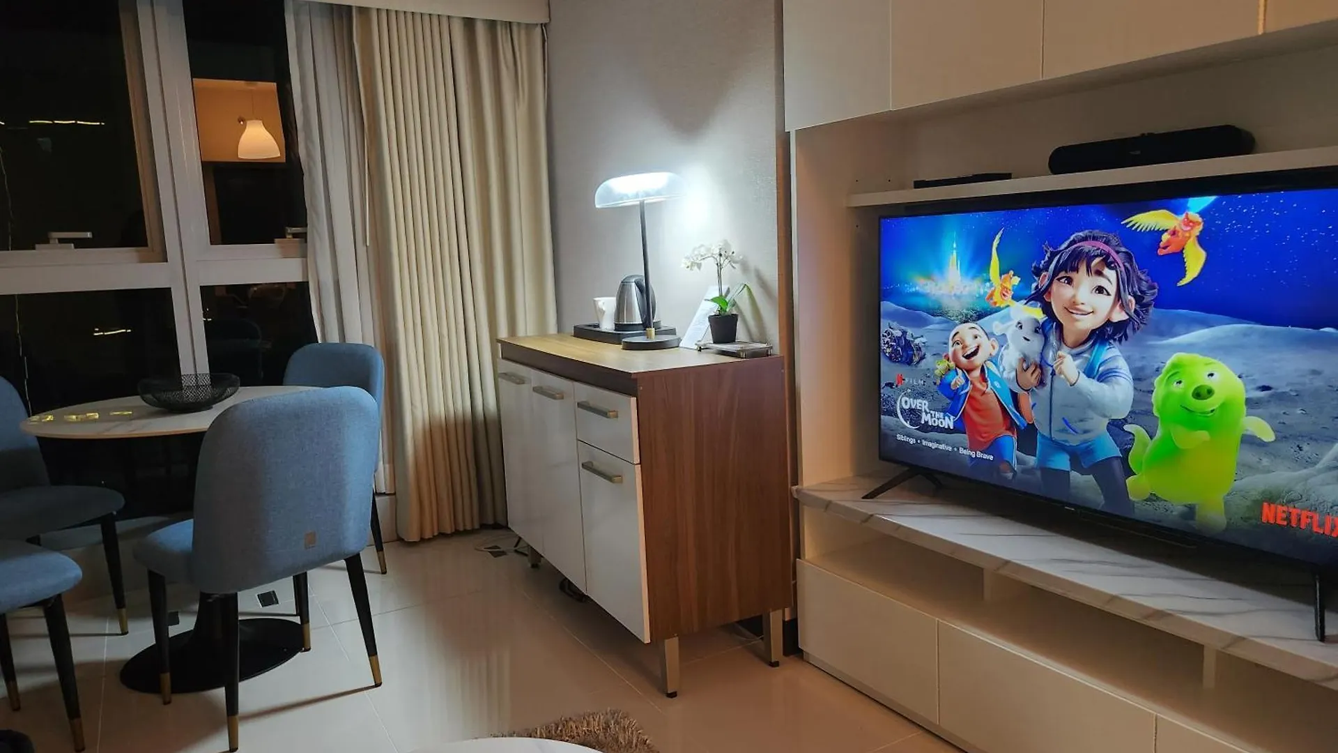 Luxestaysmnl Stylish Family 2Br Suite Poolgym 400Mbps Wifi Netflx Amazing City View Makati City