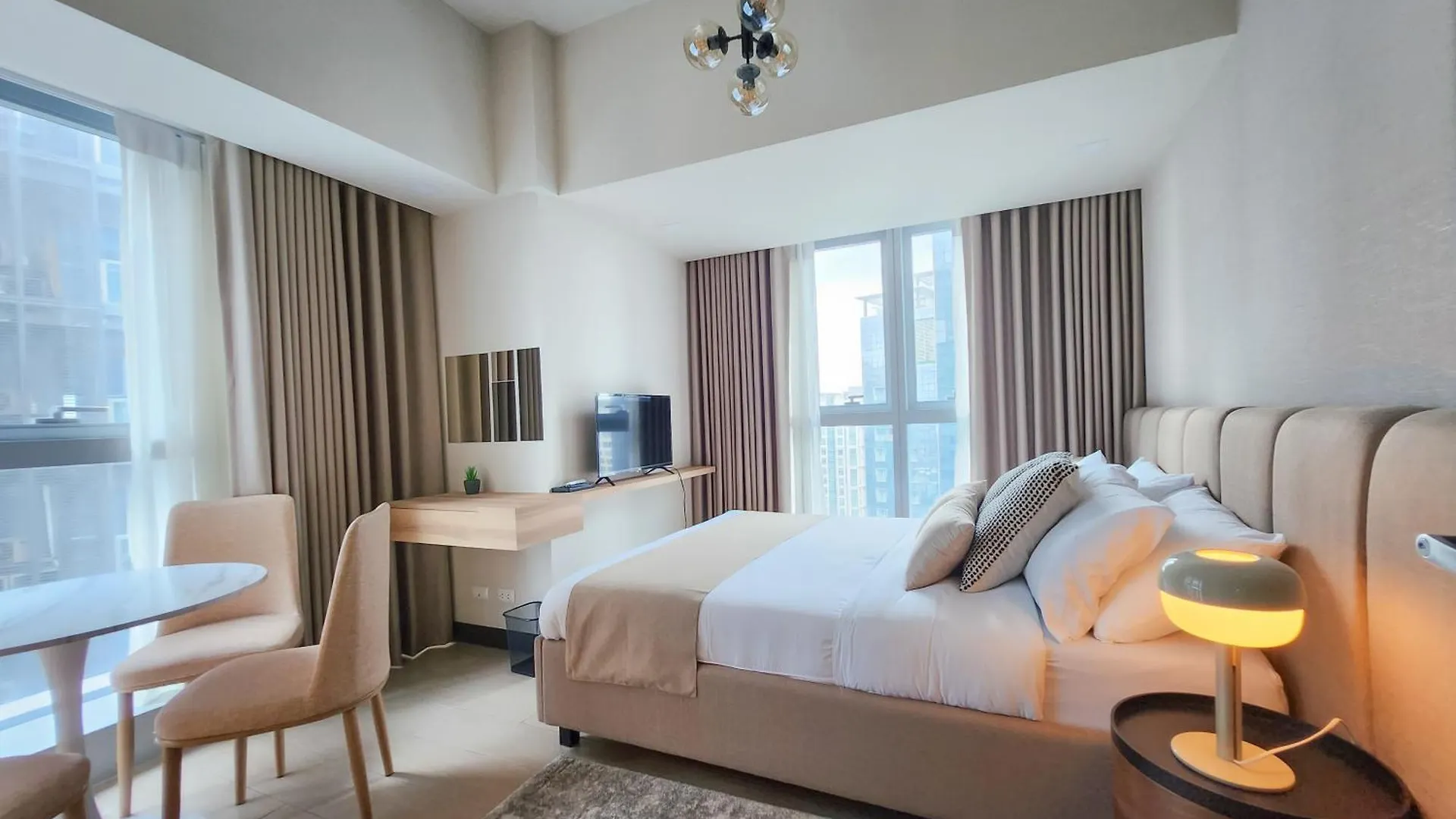 Luxestaysmnl Stylish Family 2Br Suite Poolgym 400Mbps Wifi Netflx Amazing City View Makati City Philippines
